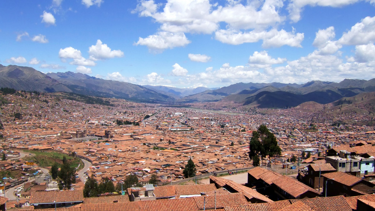 Prezydent Peru Ollanta Humala ujawnił plany wybudowania nowego lotniska w pobliżu miasta Cuzco, aby zwiększyć liczbę turystów zwiedzających ruiny miasta Inków Machu Picchu i sąsiednie rejony. Inwestycja pochłonie 460 mln dolarów - informuje w czwartek BBC.