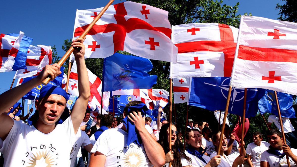 W Kutaisi, drugim mieście Gruzji, odbyła się w niedzielę wielotysięczna manifestacja zwolenników gruzińskiego miliardera Bidziny Iwaniszwilego, który postawił sobie za cel pokonanie prezydenta Micheila Saakaszwilego w wyborach prezydenckich 2013 r.