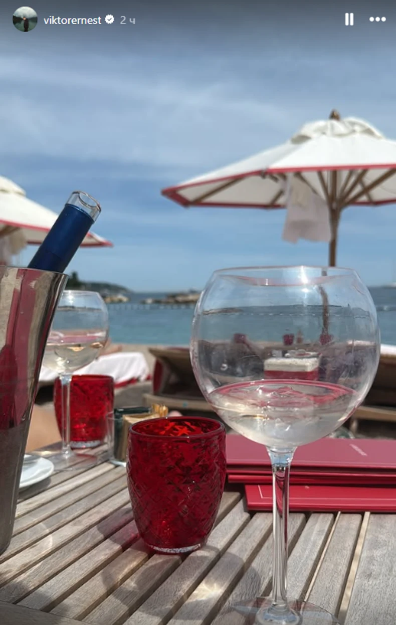 Viktor Živojinović odmara na moru