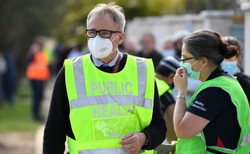 Australia zaostrza restrykcje. Godzina policyjna i zakupy raz dziennie w Melbourne