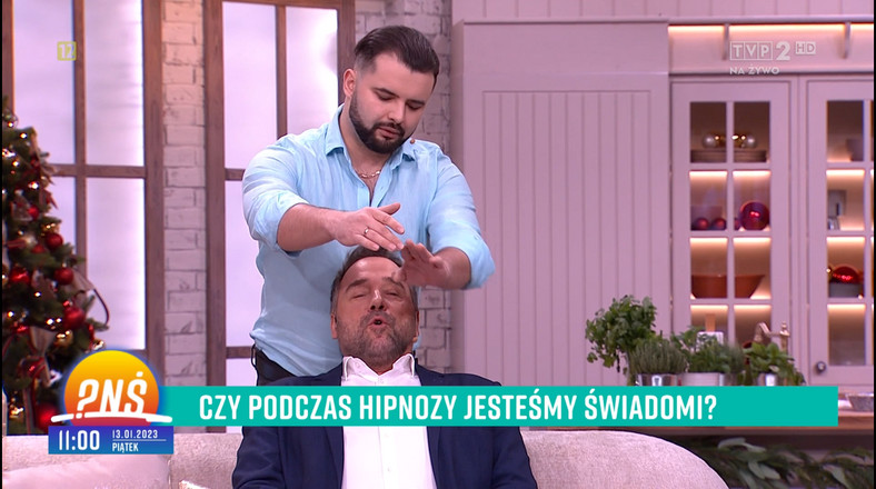 Łukasz Nowicki poddał się hipnozie w "Pytaniu na śniadanie"