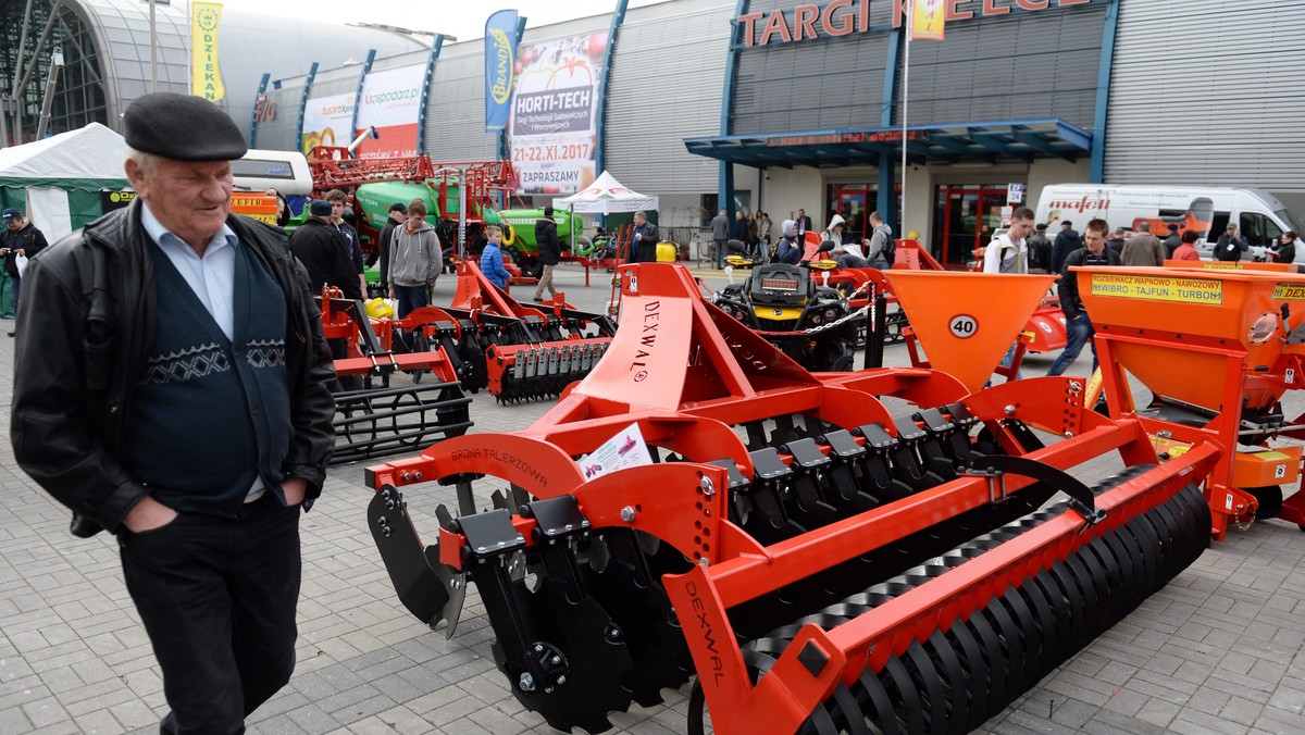 23. Międzynarodowe Targi Techniki Rolniczej AGROTECH w Kielcach otworzył minister rolnictwa Krzysztof Jurgiel. To największa tego typu impreza w Polsce. A na niej nowoczesne ciągniki, maszyny, narzędzia i urządzenia do produkcji rolniczej. Swój sprzęt prezentuje ponad 700 wystawców z całego świata. Impreza potrwa do jutra.