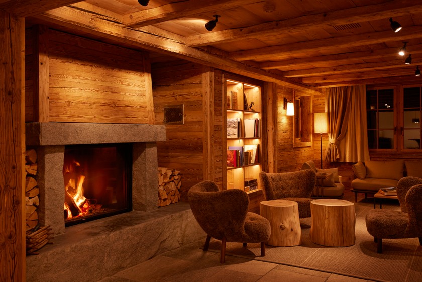 Le cadre du nouvel établissement incarne l’authenticité et fait la part belle aux matériaux naturels de la région. Le bois et la pierre sont omniprésents. 