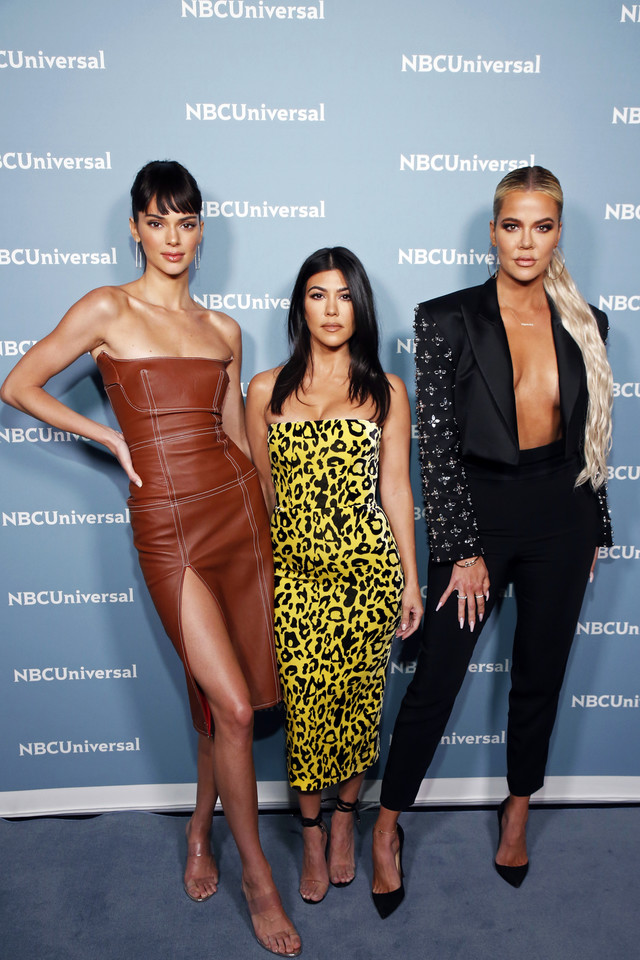 Tak zmieniali się bohaterowie "Z Kamerą u Kardashianów": Kendall Jenner, Kourtney Kardashian, Khloe Kardashian w 2019 roku