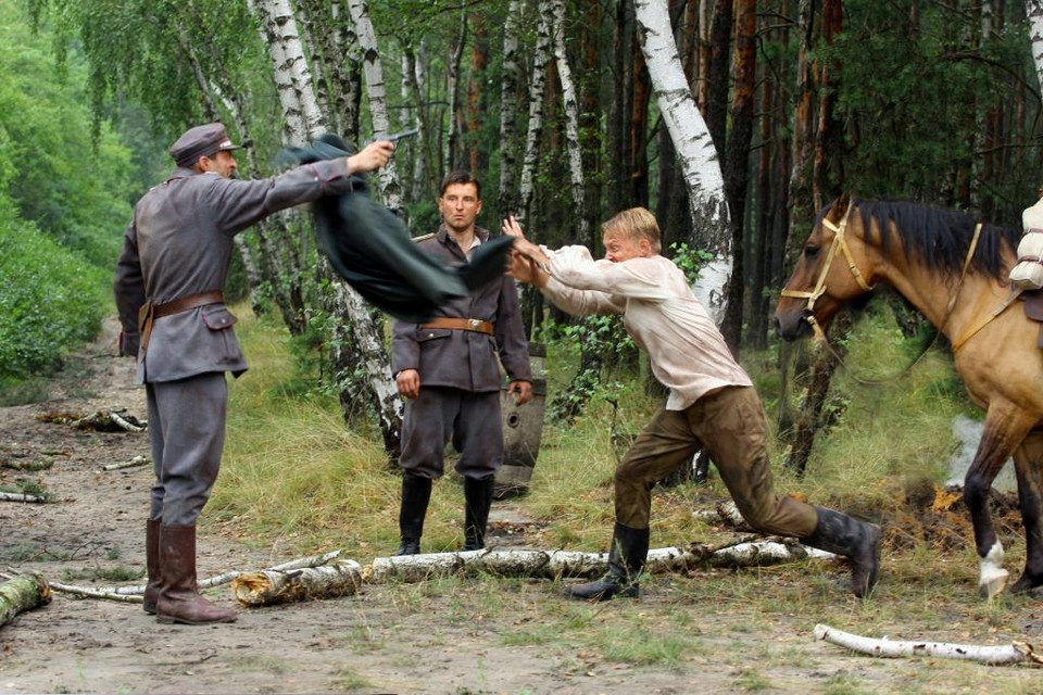 Kuba Wesołowski, Tomasz Borkowski i Wojciech Zieliński na planie serialu "1920. Biało-czerwone"