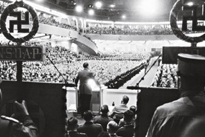 Kriegswinterhilfswerk - Erffnung im Berliner Sportpalast; Blick ber das Auditorium whrend Hitler spr