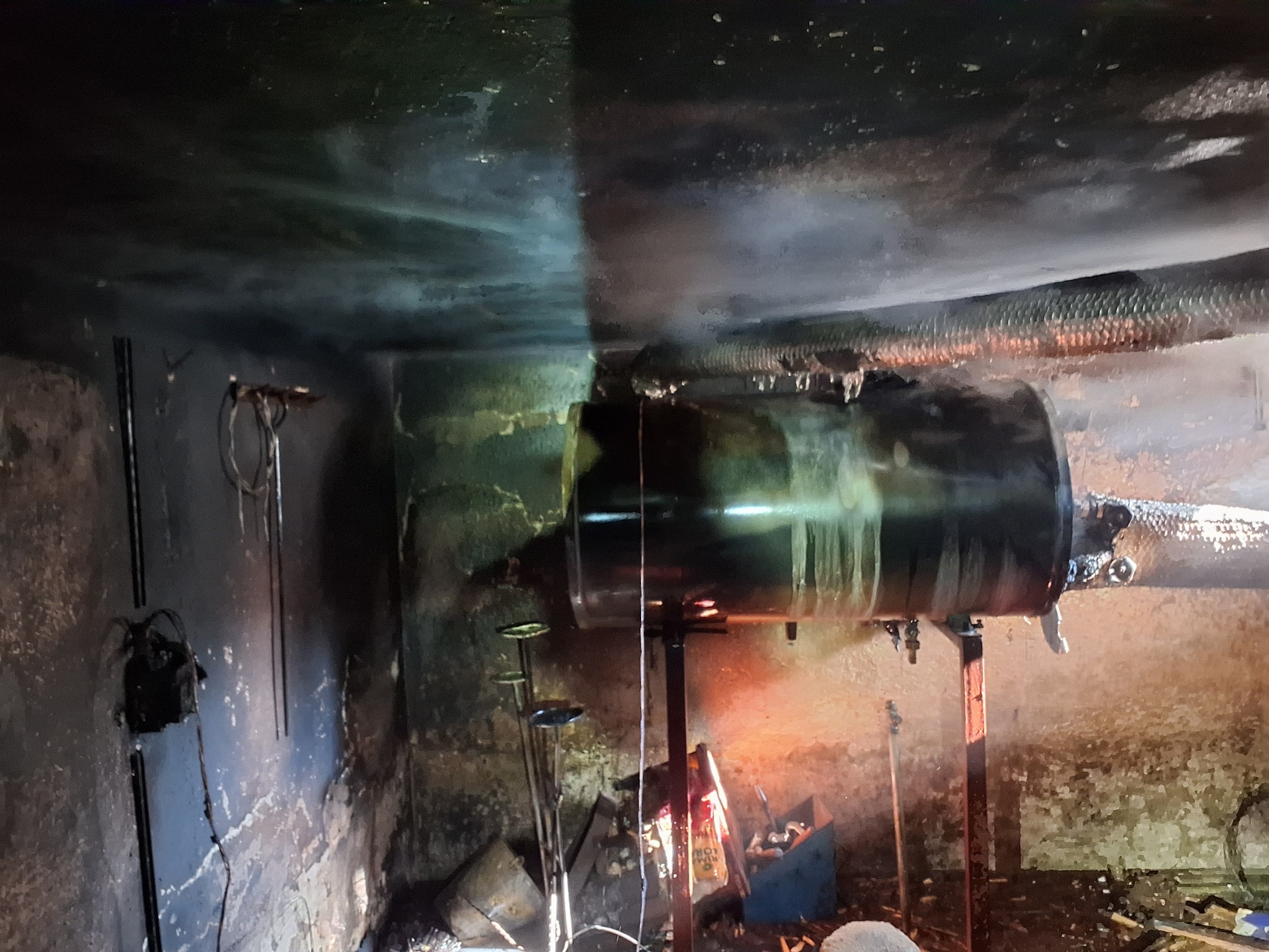 Požiar domu v obci Vrícko si vyžiadal jednu obeť.