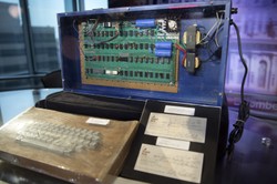 Powstał w garażu Jobsa i jest wart 1 mln dol. Komputer Apple-1 sprzedany