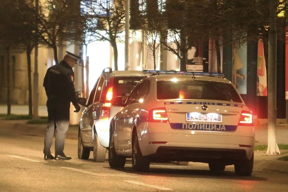VEZAO SINA ZA BANDERU? Drama u Banjaluci: Policija hitno rea