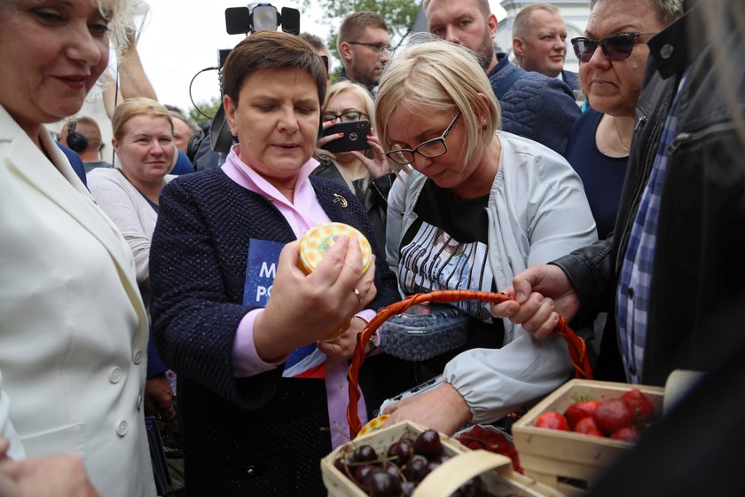 Wręczali prezenty Szydło. Zrobili śledztwo