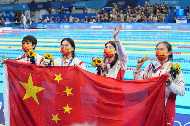 Junxuan Yang, Muhan Tang, Yufei Zhang i Bingjie Li