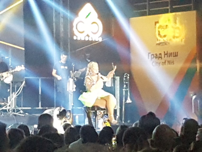Lepa Brena na koncertu u Nišu