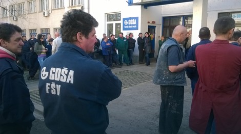 Radnici Goše ispored fabrike