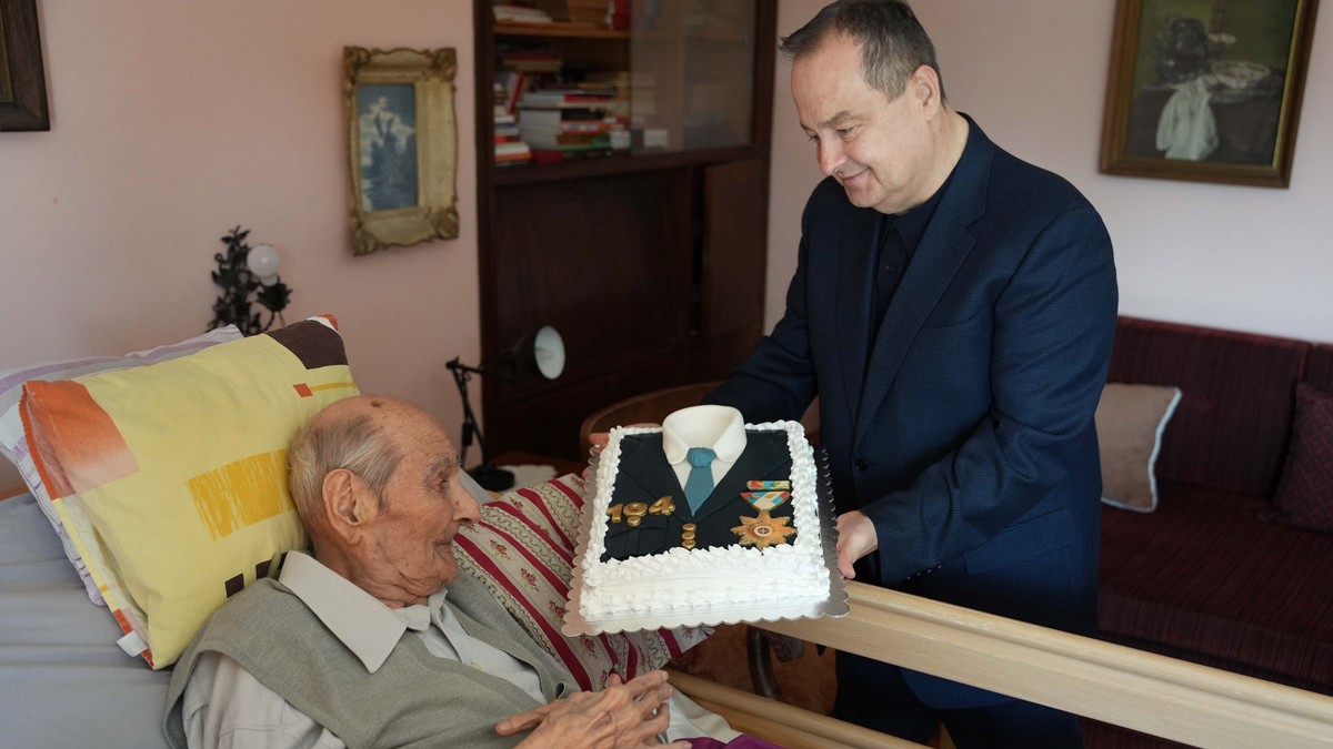 Ivica Dačić posetio nekadašnjeg ministra unutrašnjih poslova i veterana Drugog svetskog rata Milisava Misu Lukića