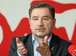 Piotr Duda atakuje "Newsweek" i Tomasza Lisa. "Mój pies Kacperek nie je takiej karmy!"