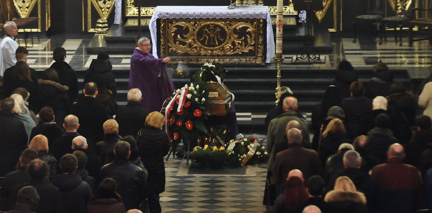 Pogrzeb Jerzego Grałka. Aktorzy żegnali go w deszczu