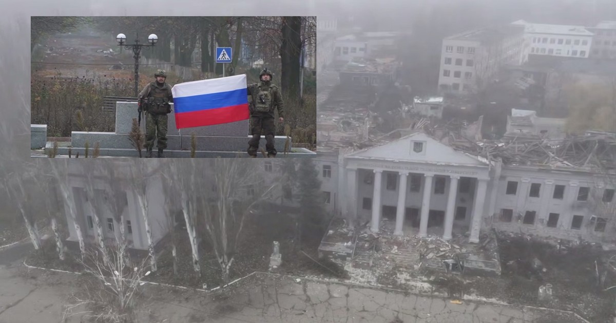 Rosyjska flaga w centrum Pokrowska