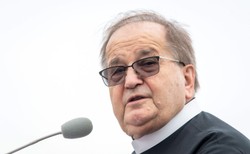 Poseł Lewicy starł się z posłanką PiS ws. T. Rydzyka. "To nie jest mój ojciec" [WIDEO]