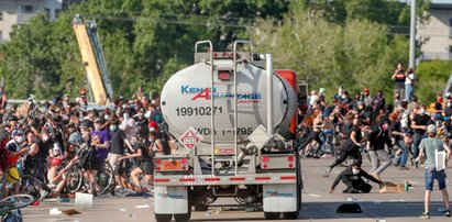 Mrożące krew w żyłach zdarzenie. Cysterna wjechała w tłum protestujących