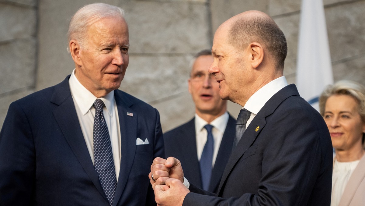 W kwestii wojny w Ukrainie Niemcy podążają za największymi sojusznikami - USA. Na zdjęciu Joe Biden i Olaf Scholz.