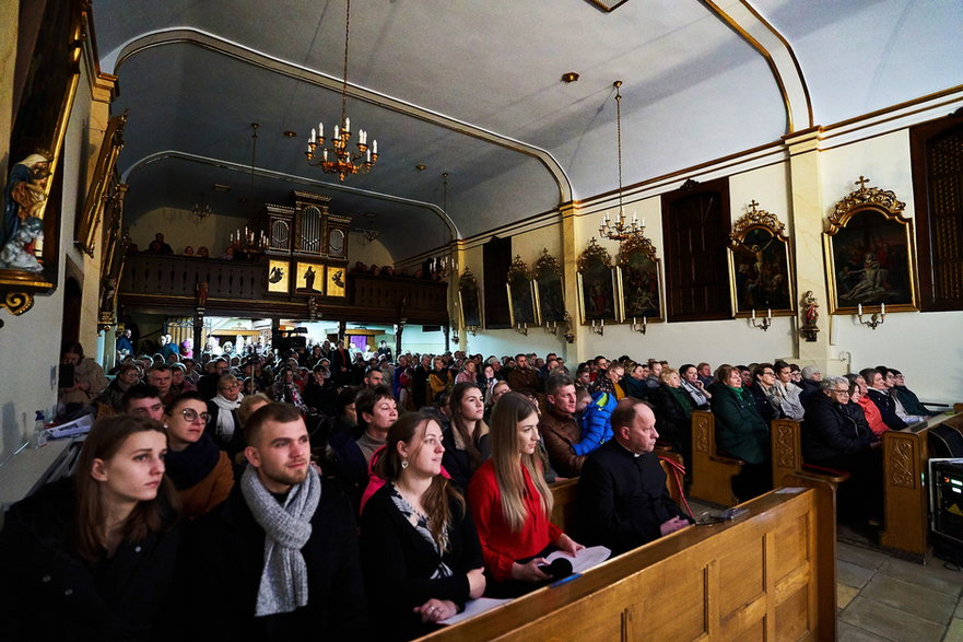 Koncert dla Gai z udziałem Marcina Staszka w kościele w Łące - 27.12.2022 - autor: Mateusz Przybyła