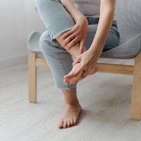Bütyök ellen: ha fájdalmas cipőt viselni, ezeket a gyakorlatokat próbálja ki!