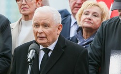 Tusk wezwał do "marszu patriotów". Kaczyński reaguje: Chce nas oszukać
