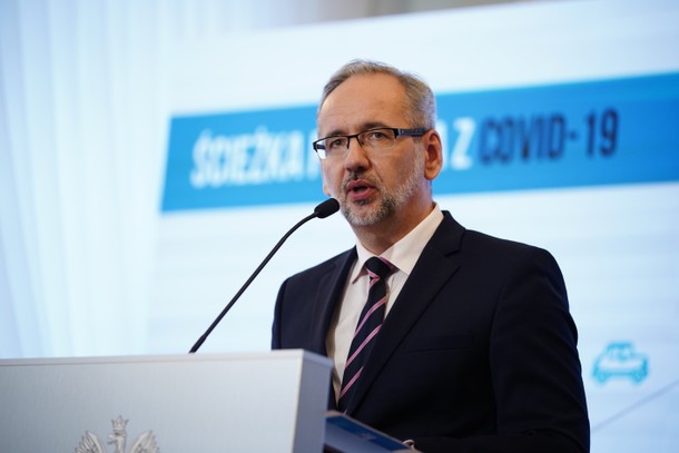 Adam Niedzielski. Minister zdrowia na jednej z konferencji prasowych dot. szczegółów walki z epidemia koronawirusa