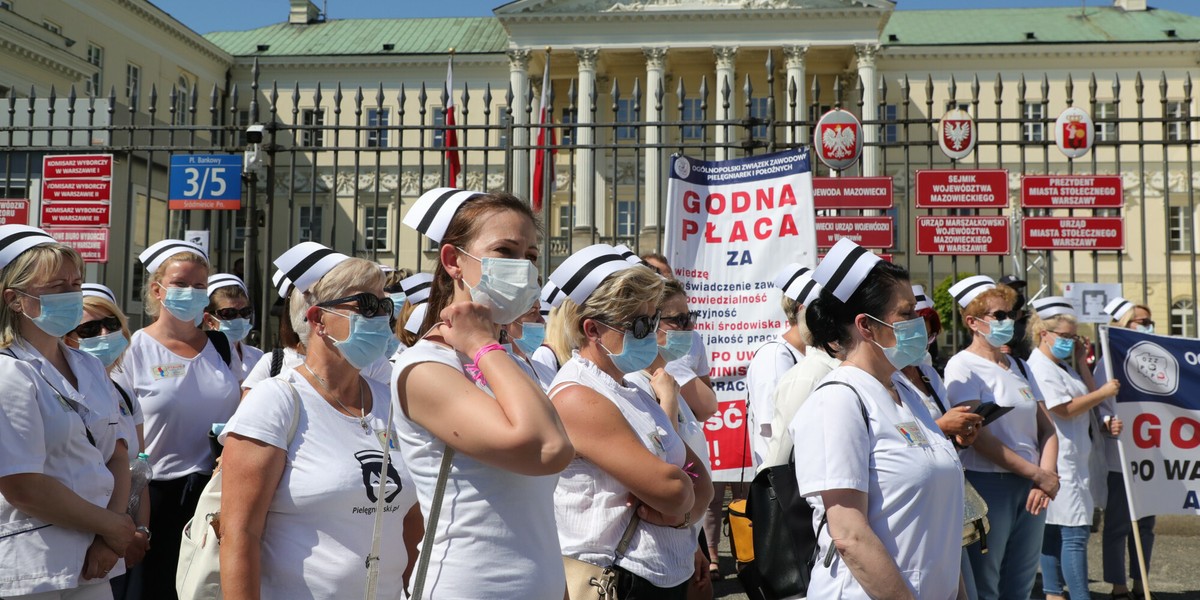 Warszawa, 07.06.2021. Strajk ostrzegawczy Ogólnopolskiego Związku Zawodowego Pielęgniarek i Położnych.