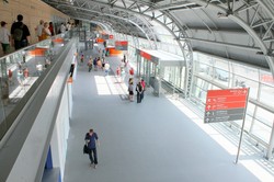 Kłopoty Modlina. Przewoźnicy chcą gigantycznych odszkodowań