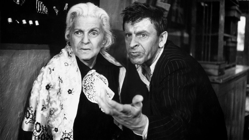 Záber z filmu Obchod na korze. Na snímke Ida Kamińska a Jozef Kroner