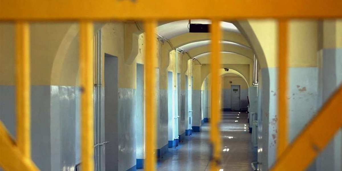 Straż więzienna na Wyspach uczy się polskiego