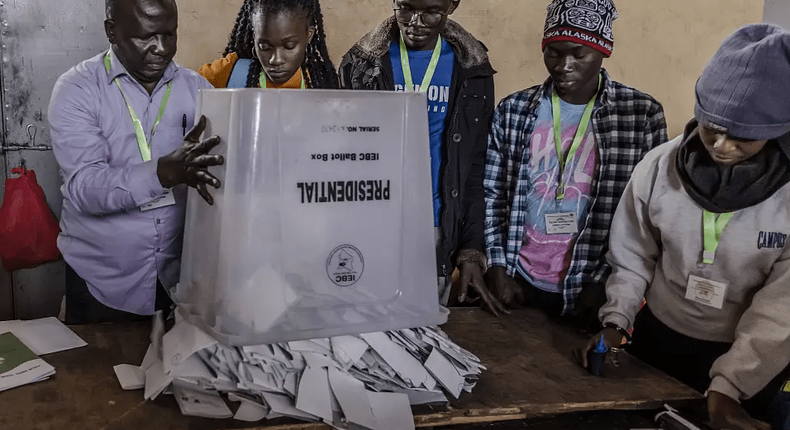 vote counting in Kenya (Africanews)