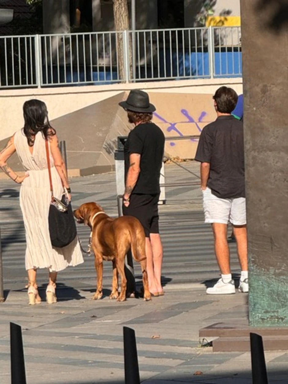 Elena sa sinovima i dečkom