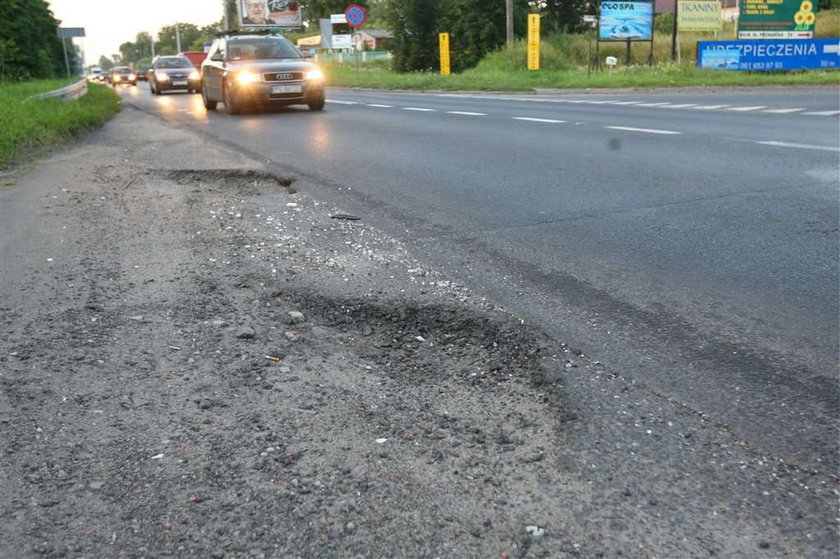 Wojewoda sobie remontuje, a na drogi nie ma