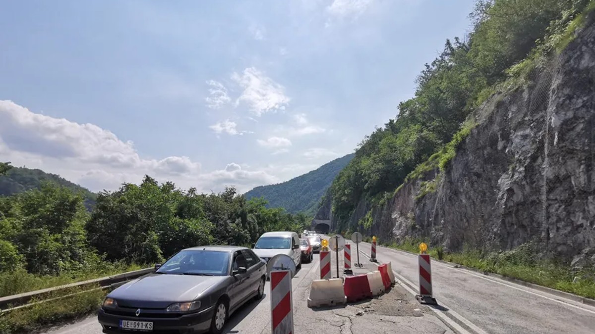Potpuna obustava saobraćaja na deonici Arilje – Prilike, u mestu Dobrače