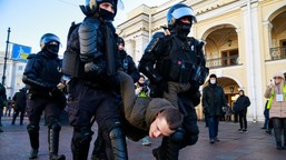 trwa exodus z policji putina. powód? bynajmniej nie skrupuły