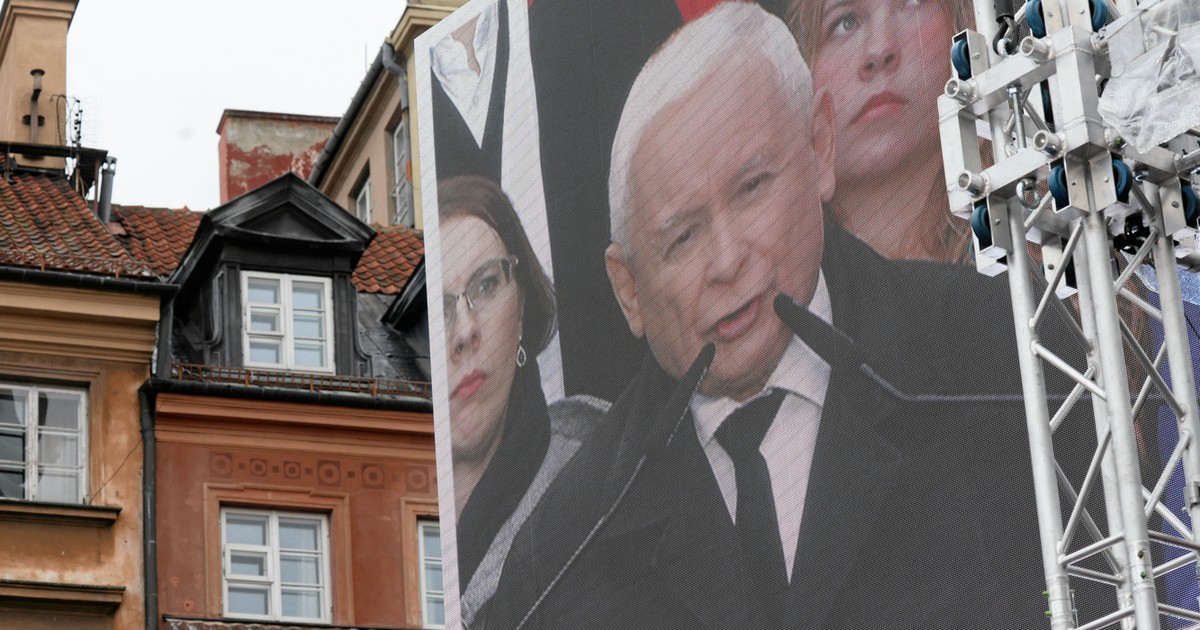 "Tusk i tak nie utrzyma władzy" - cieszą się w PiS. Ale partia Kaczyńskiego ma swój problem