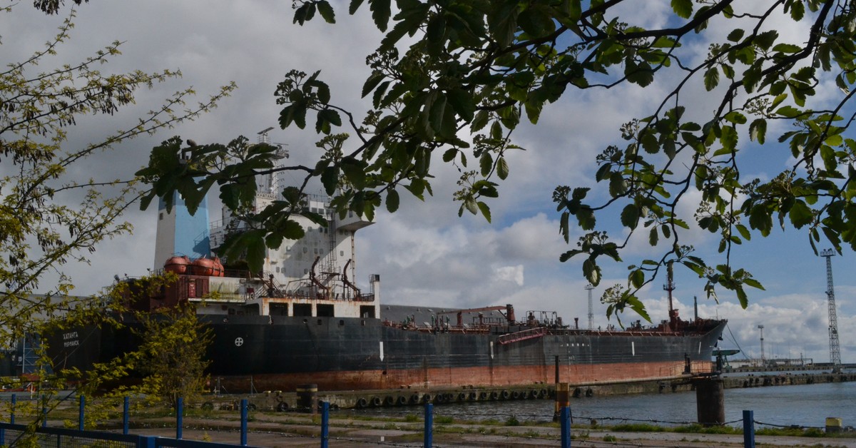 8 lat blokował nabrzeże w Gdyni. „Ruski złom opuszcza Polskę”