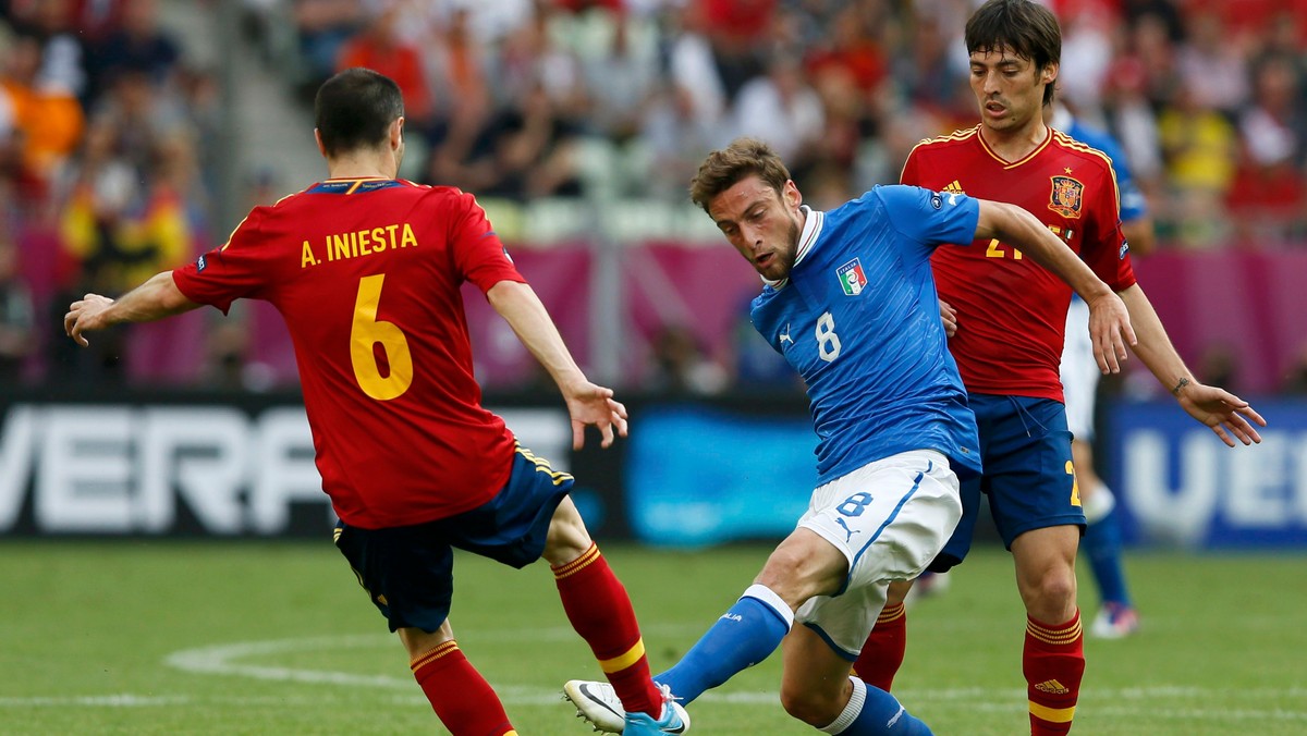 Bez klasycznego napastnika reprezentacja Hiszpanii przystąpi do meczu finałowego Euro 2012 przeciwko Włochom. Trener Vicente del Bosque skorzysta ze sprawdzonego wcześniej wariantu i postawi na Cesca Fabregasa jako "fałszywą dziewiątkę".