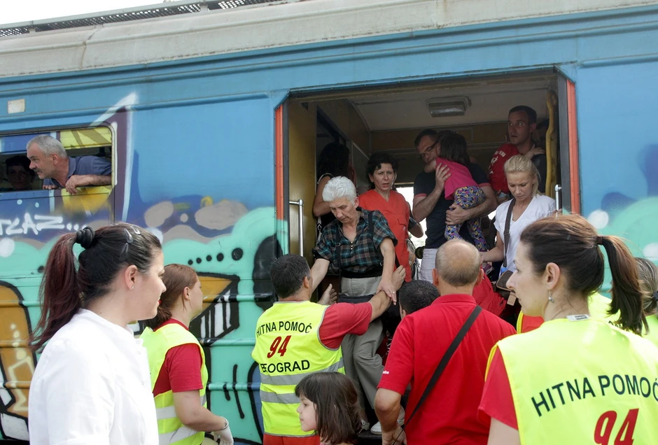 Uspešna evakuacija; na sreću povrede dvadesetak putnika nisu bile teže
