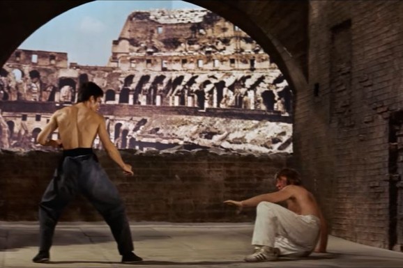 Kultna borba Čaka Norisa i Brusa Lija SNIMLJENA JE ILEGALNO, a fanovi sada poručuju: "Revanš na nebu" (VIDEO)