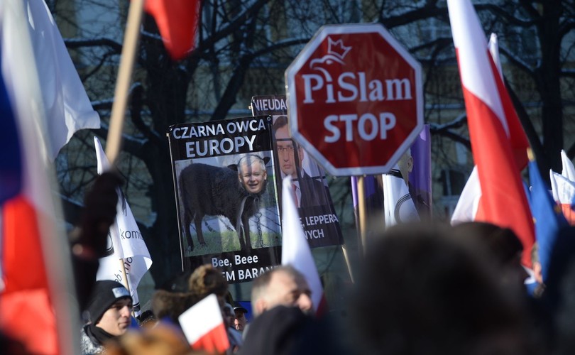 KOMITET OBRONY DEMOKRACJI DEMONSTROWAŁ W WARSZAWIE