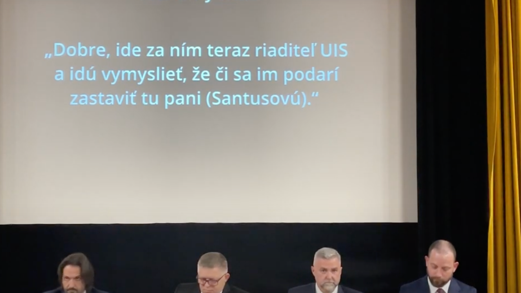 Tlačová beseda opozičnej strany Smer, na ktorej púšťali nahrávky z odpočúvaných kancelárií policajtov. (november 2022)