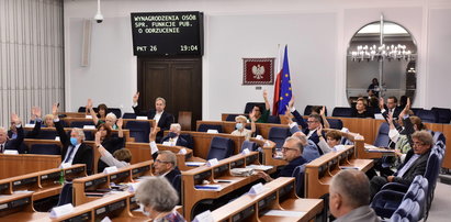 Senatorowie nie będą się przepracowywać. Polacy mają dla nich propozycję