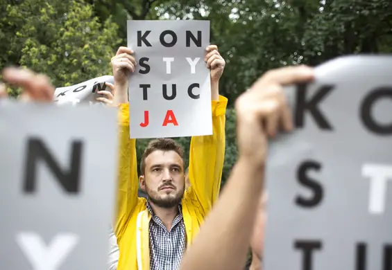 Senat przyjął ustawę. Protesty nie ustępują. Co zrobi prezydent?