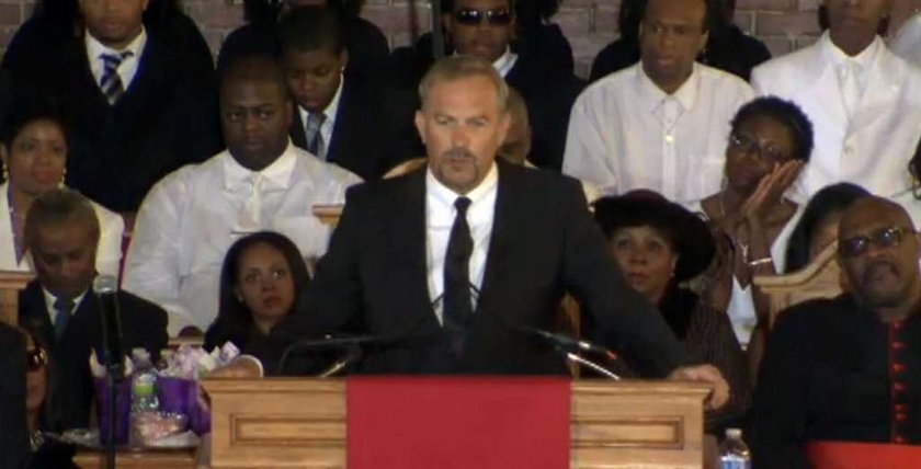 Kevin Costner na pogrzebie Whitney Houston