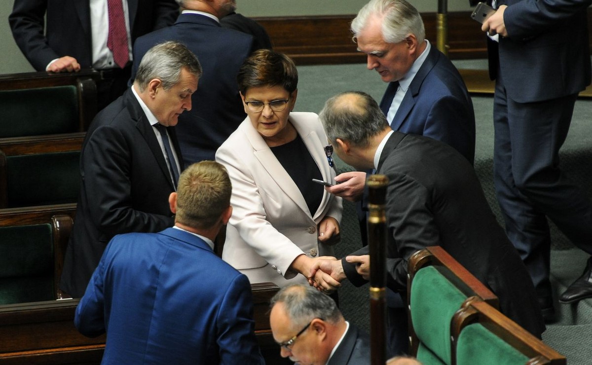Szydło zapowiada: Będą zmiany w rządzie, nie tylko personalne. Premier podała termin...