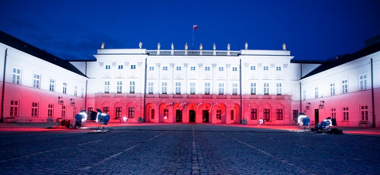 Nowe tablice w Warszawie w 6. rocznicę katastrofy smoleńskiej. Spór o pomnik trwa