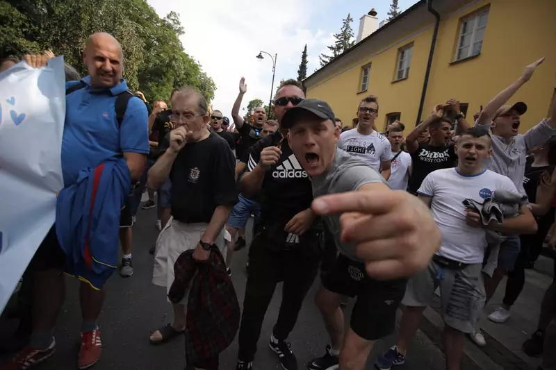 Narodowcy blokują Marsz Równości w Białymstoku fot Bartek Staszewski
